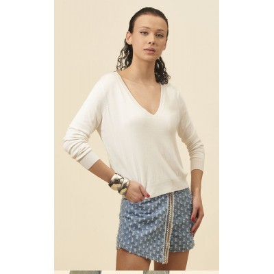 Koralline - PE26-609 Lichte witte pull met V-hals 