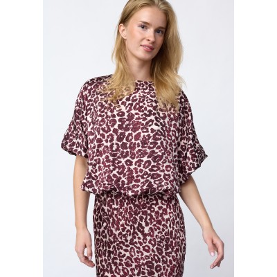 Sister Point - Gufo-Top1 Pof top in roze bordeaux luipaard print. Sister Point - Gufo-Top1 Pof top in roze bordeaux luipaard print.