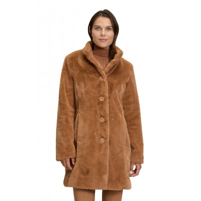 Betty Barclay - 4437 2901 Camel mantel in teddy stof. Betty Barclay - 4437 2901 Camel mantel in teddy stof.