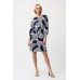 Joseph Ribkoff - 261046 Stretch kleedje print blauw wit beige. Joseph Ribkoff - 261046 Stretch kleedje print blauw wit beige.